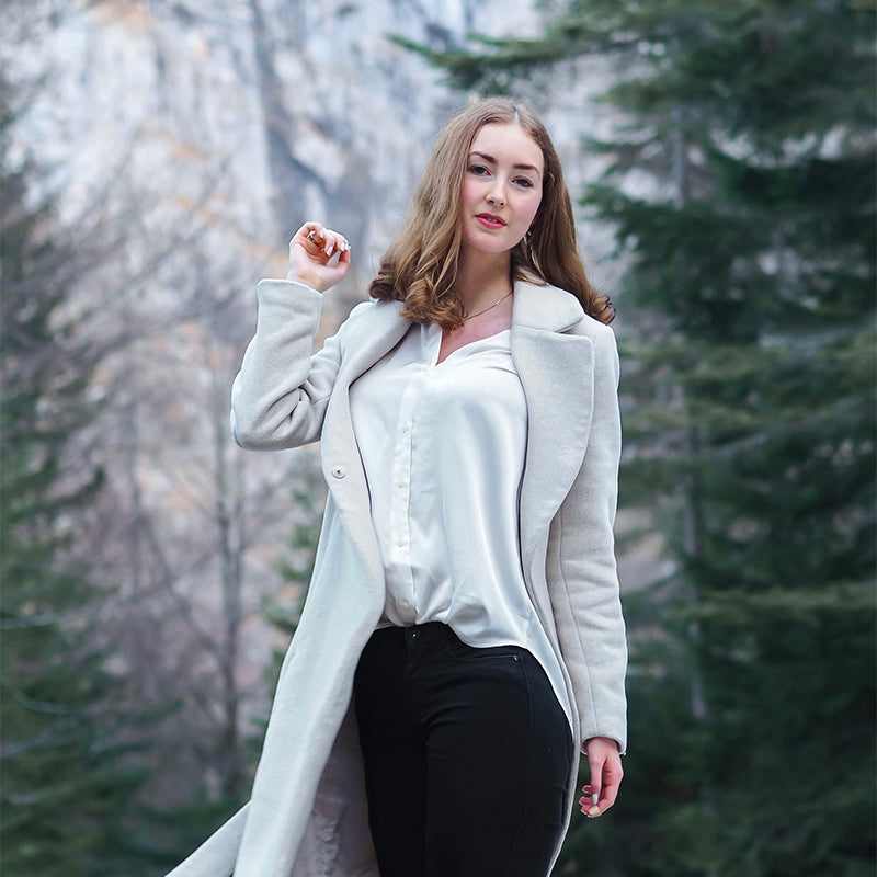 The casual light gray coat jacket is versatile and simple