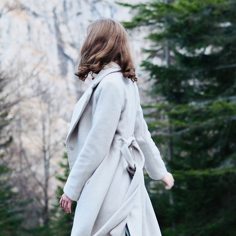 The casual light gray coat jacket is versatile and simple